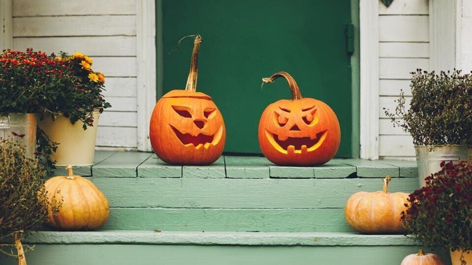 Mortgage Rates Flirt With 7% As Loan Applications Slump