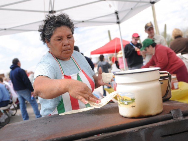 Mexican heritage event at Saguaro draws crowd   