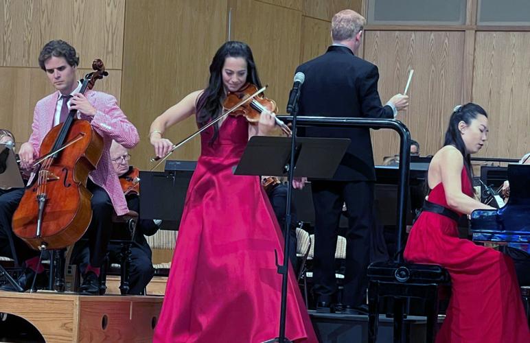 Tucson violinist plays finale as orchestra opens season
