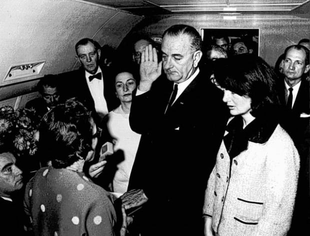 Photographer who shot LBJ's swearing-in dies  