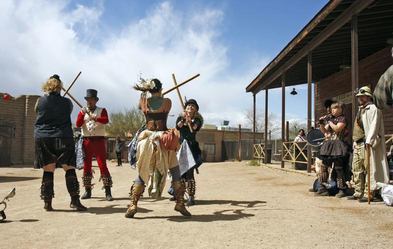 Steampunk dancers (LE)