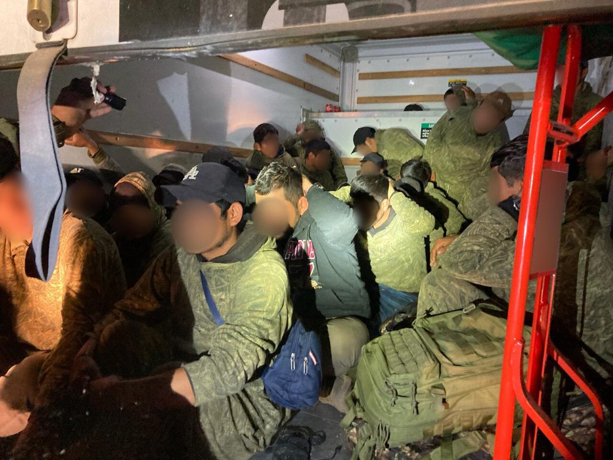 32 migrants locked in cargo truck (LE)
