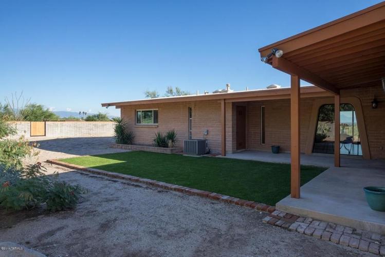 If you can dream it, the perfect outdoor kitchen will come - pizza oven and all