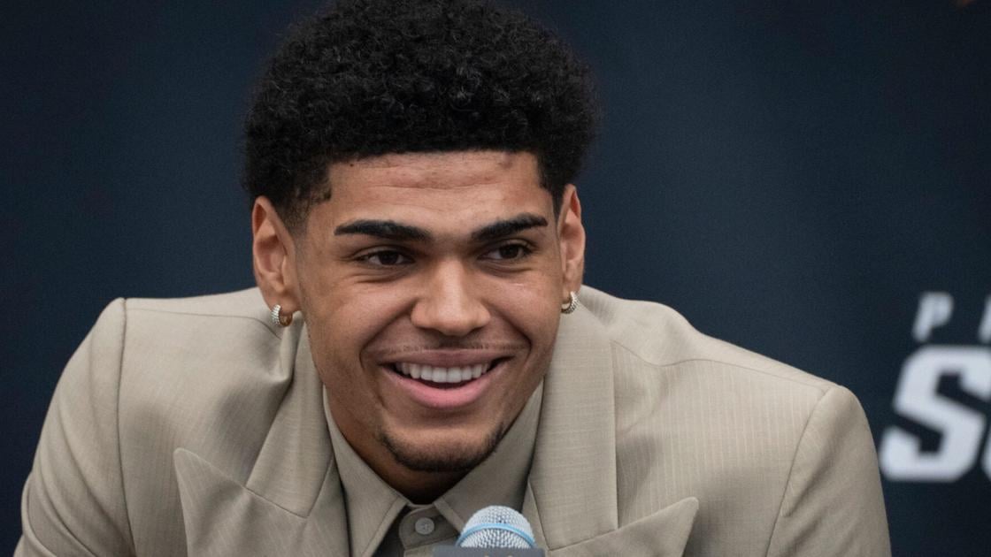 Former Arizona Wildcat Peat credits Tommy Lloyd for early progress with Suns