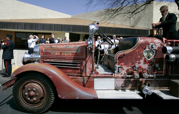 Ex-deputy chief marks last alarm on '35 firetruck   