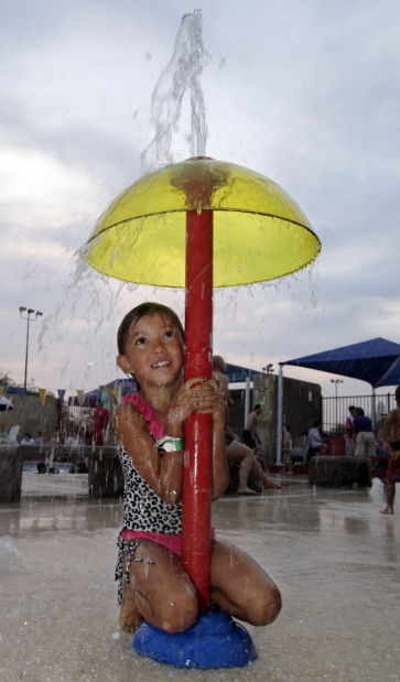 Hundreds 'dive in' at Y movie event
