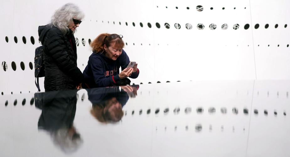 Former Rep. Gabby Giffords lauded in visit to House floor