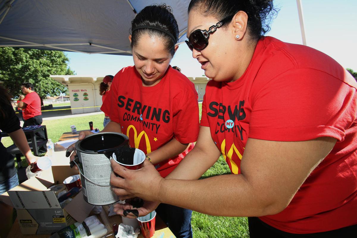Photos Elvira Elementary School mural