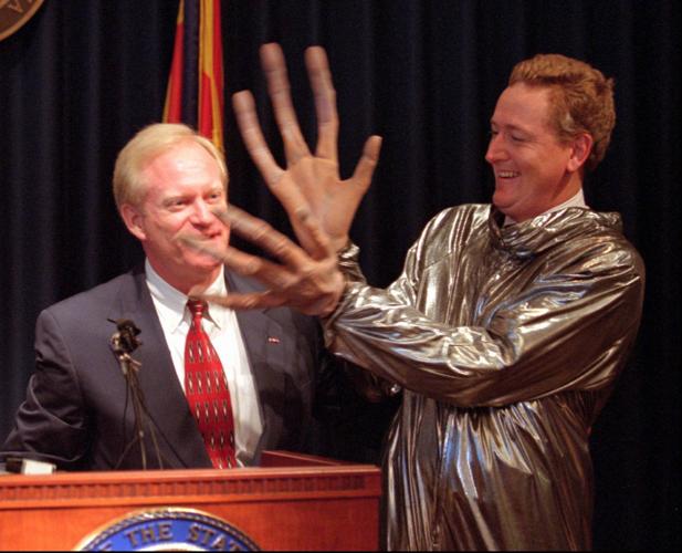 Arizona Gov. Fife Symington talks UFOs
