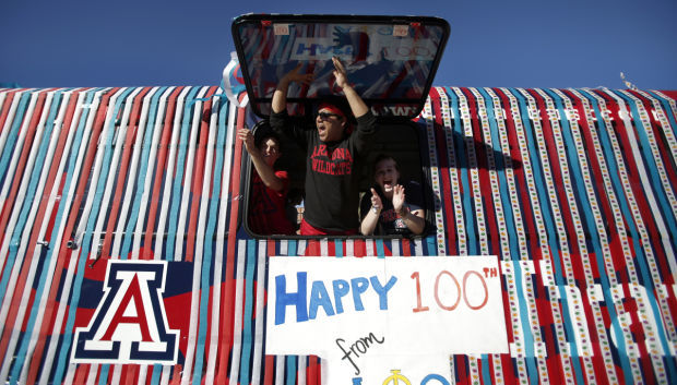 2014 UA Homecoming Parade
