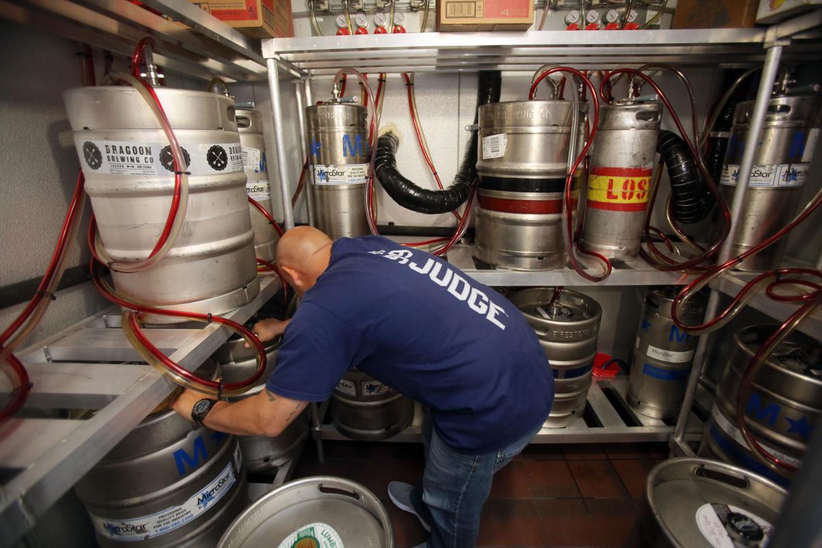 Growler S In Marana Taps Into Area S Craft Beer Craze Business News Tucson Com