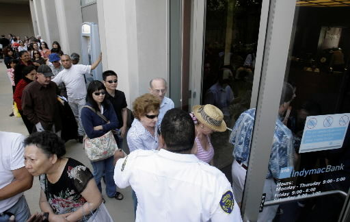 Customers line up to withdraw money from failed IndyMac bank  