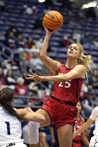 121821-tuc-spt-uawomenshoops-p3