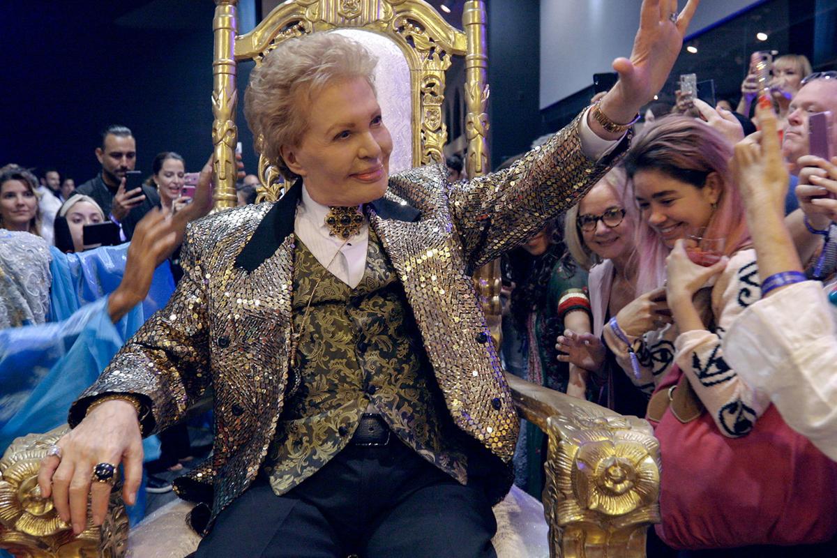 ENTER-MUCHO-MUCHO-AMOR-MOVIE-REVIEW-MCT