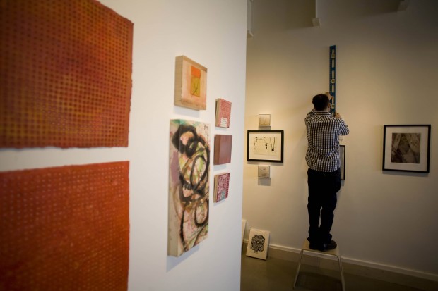 Theft at gallery yields sale to help artists   