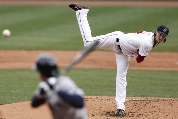 Buchholz pitches Sox past Rays