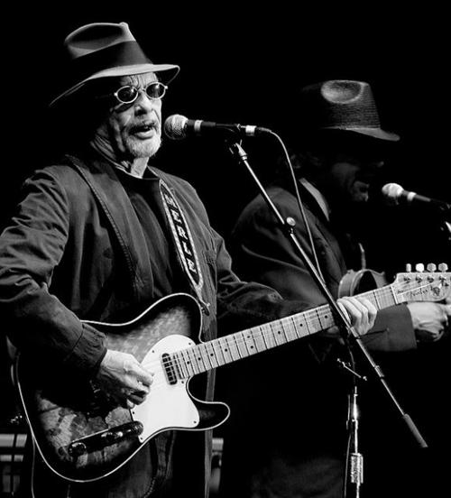 Dylan less than thrillin' in Tucson gig