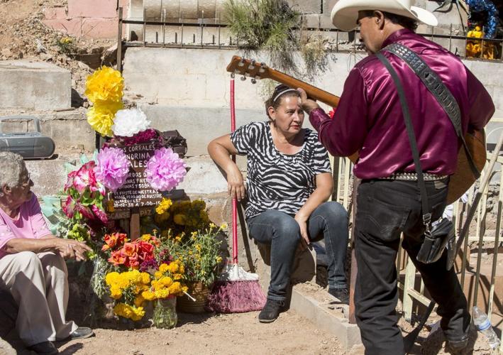 Day of the Dead in Nogales, Son.