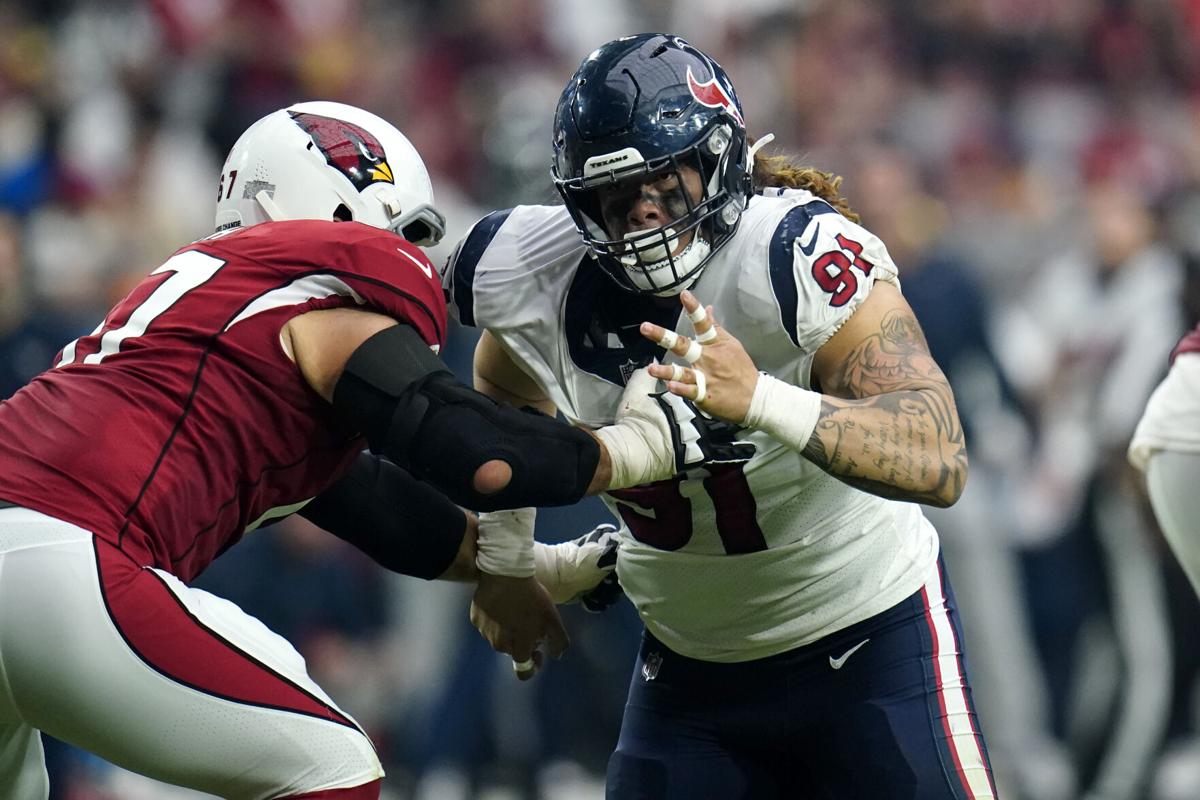 Bucs TE Rob Gronkowski catches football dropped from helicopter