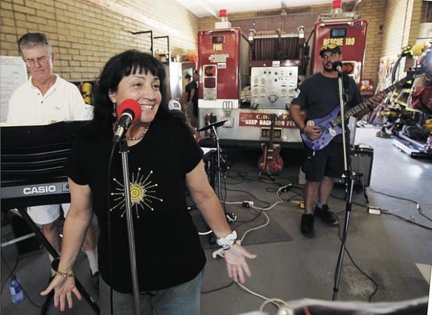 This band in Corona de Tucson is smokin'  