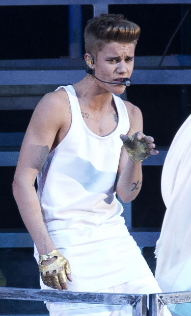 Justin Bieber recovering after fainting