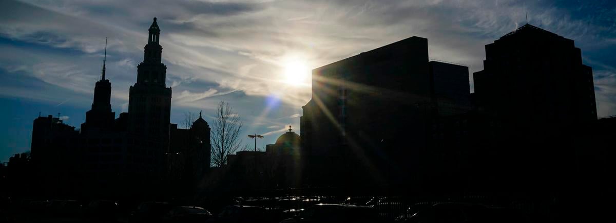 LOCAL SKYLINE SILHOUETTE GEE