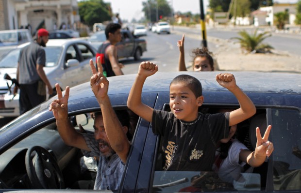 Tripoli in need of fuel, water; Gadhafi's hometown targeted   