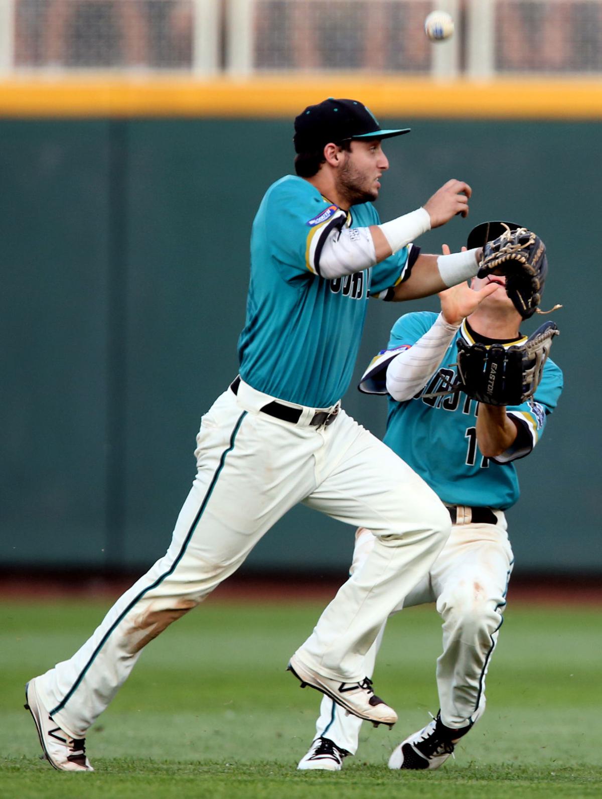 Arizona vs. Coastal Carolina in College World Series finals
