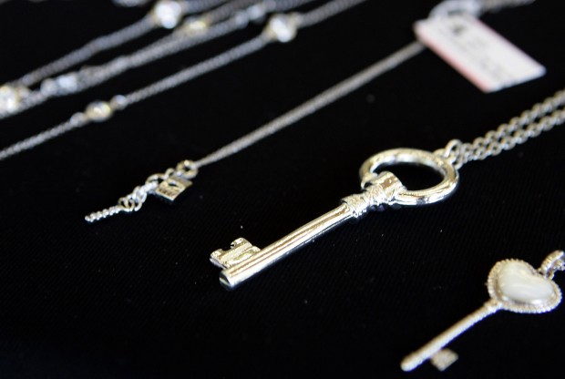 Even in hard times, 'bling' sales sparkle   