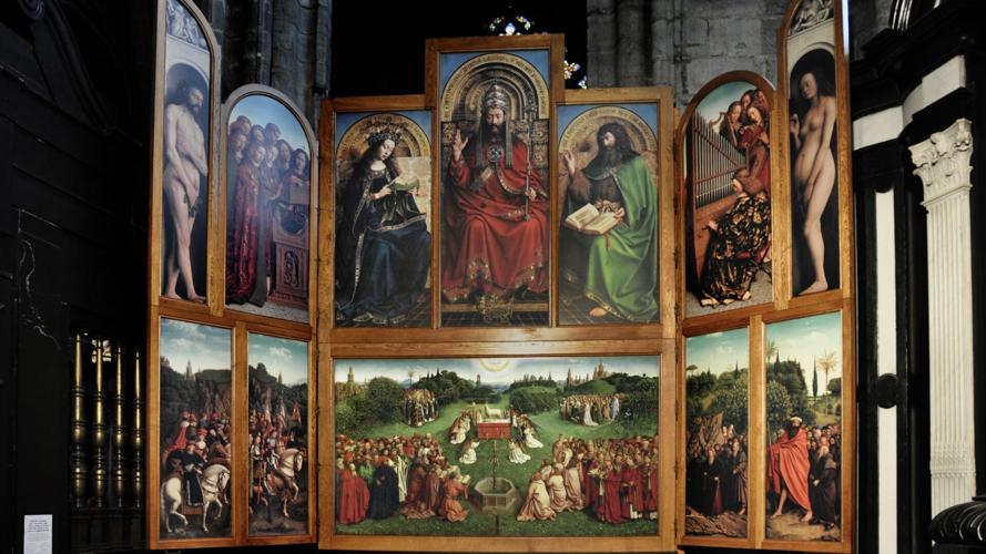 Bavo’ s Cathedral houses the pearl of Flemish painting– the gigantic Adoration of the Mystic Lamb, which is perhaps the most stolen painting in existence.