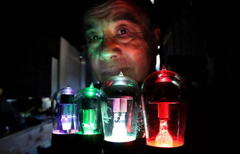 Vintage Raytheon vacuum tubes shine again