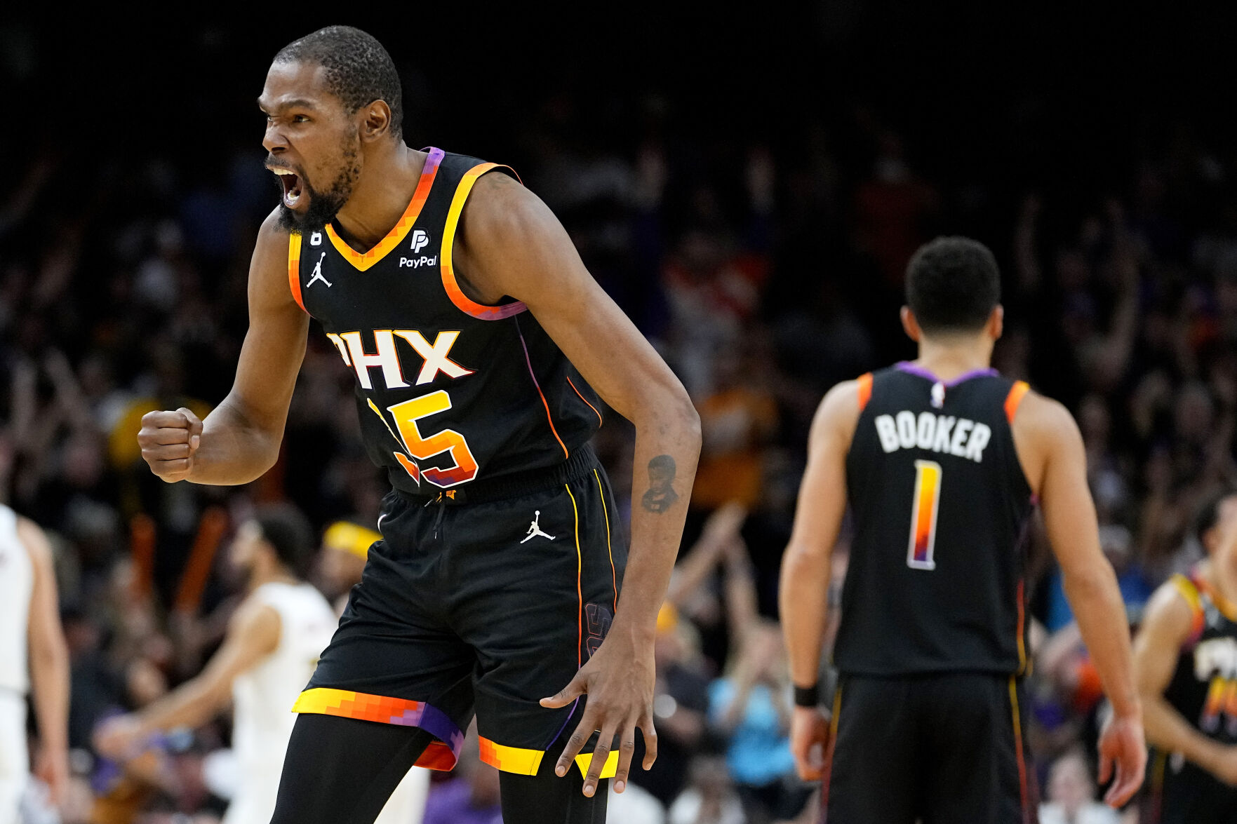 Devin Booker, Kevin Durant help Suns even series with Nuggets at 2-2