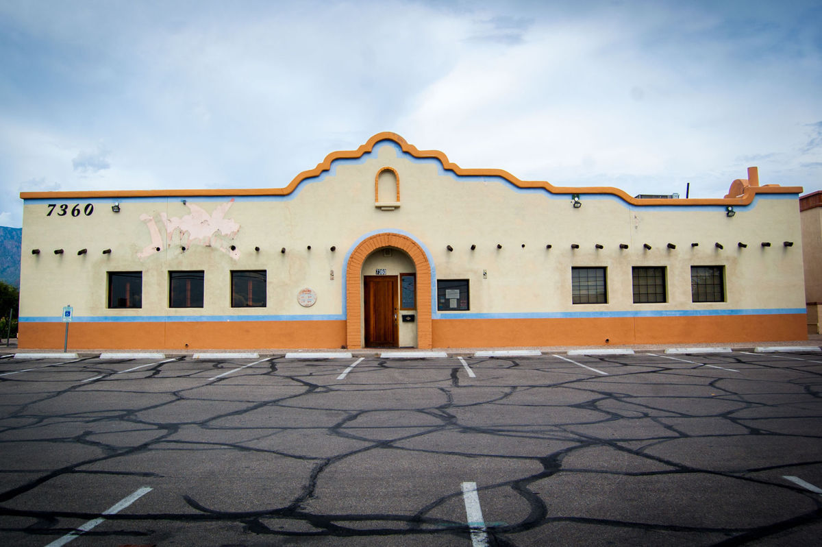 Macayo's building