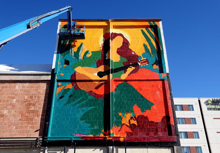 "La Guitarista," mural by Ignacio Garcia