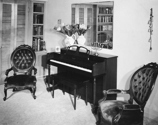 1960 photos: This home stresses livability