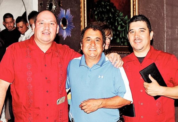Mariachi Idol en La Fuente Restaurant  