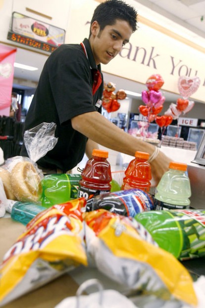 Tucson teen — nation's fastest bagger — to be on Letterman  