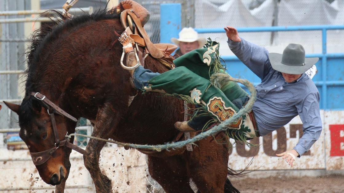 Cowboys brave muck, mud, cold and snow at Tucson Rodeo