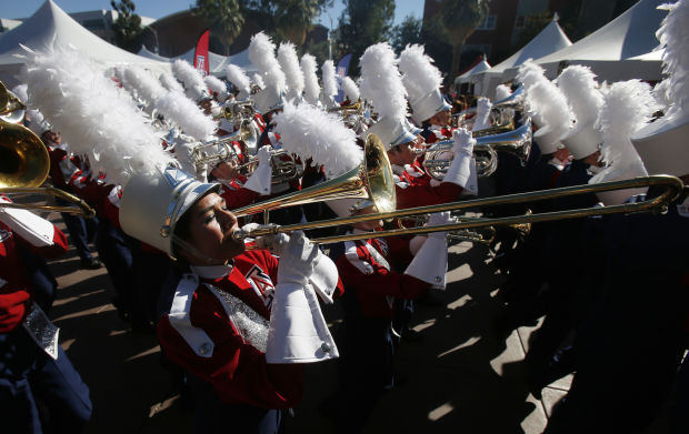 2014 UA Homecoming Parade
