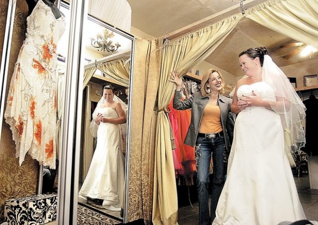 Donated gown beats thief, so here comes the bride  