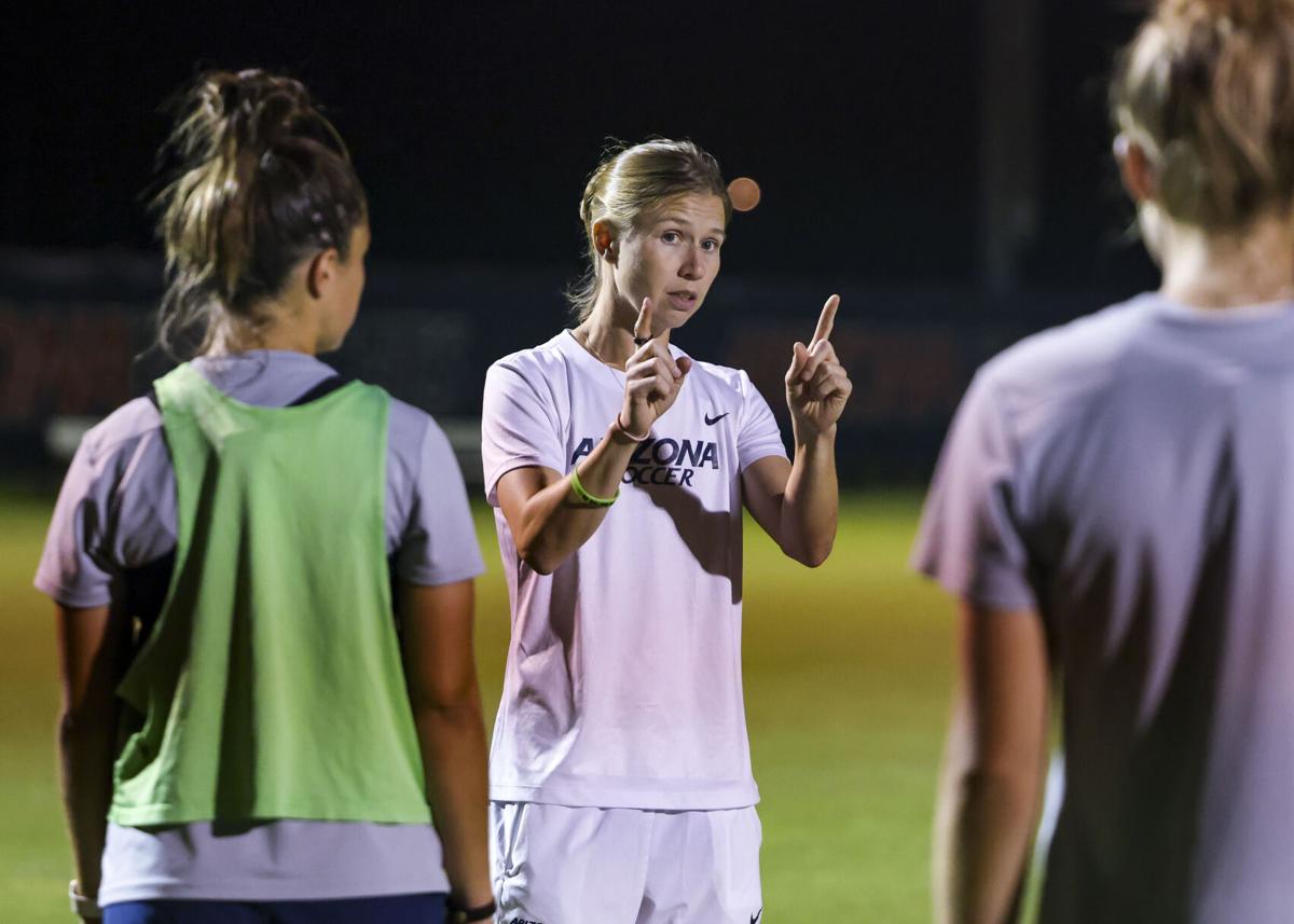 121122-tuc-spt-uasoccer-p1