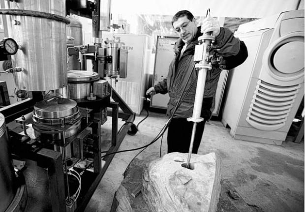 Raytheon sells process to get oil from shale  