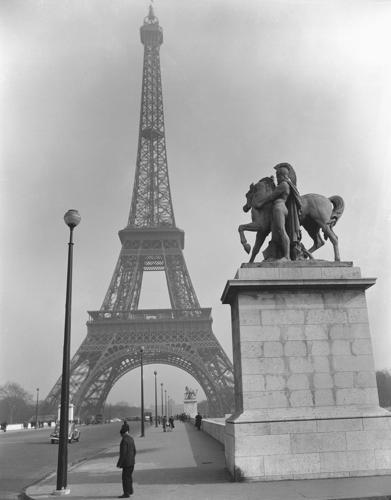 1949: Eiffel Tower