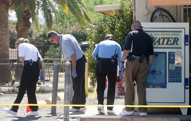 Tucson police: man killed at north-side convenience store