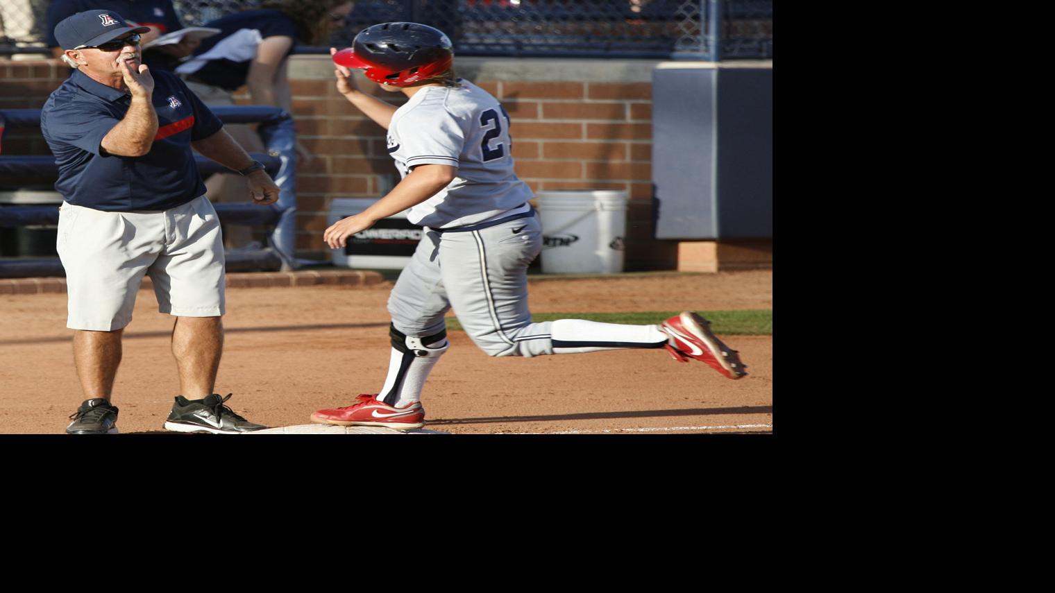 Former Arizona assistant softball coach dies