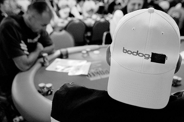 Online poker players in quandary  