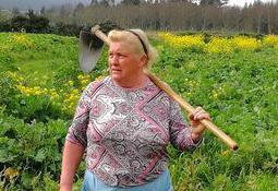 For Trump lookalike, crops worry more than social media fame