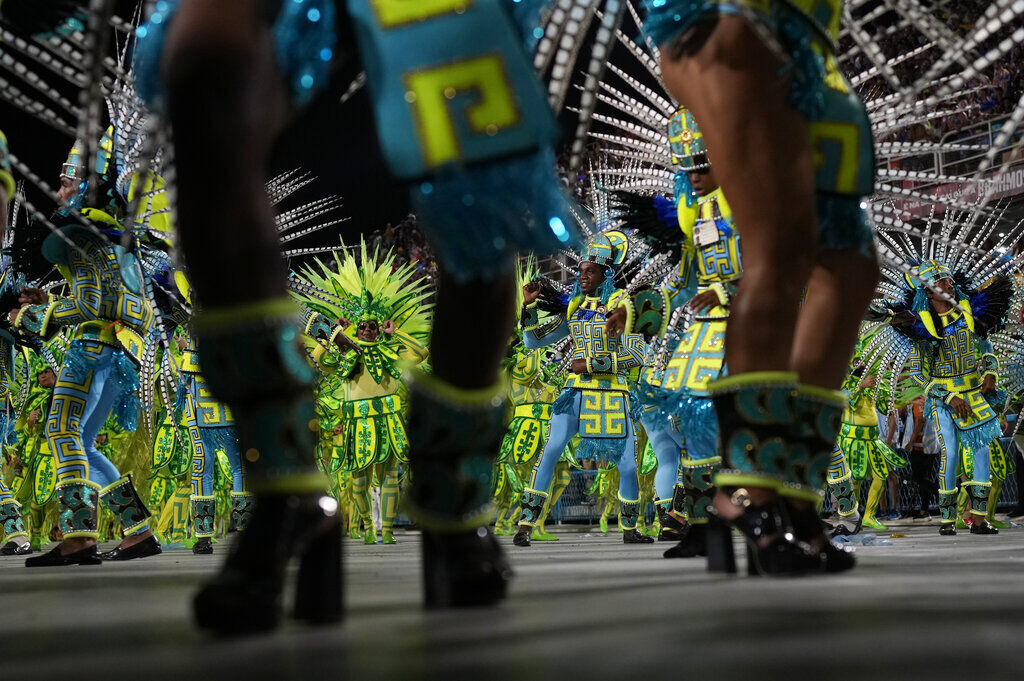 Photos: Brazil's Glitzy Carnival Is Back With Stunning Costumes, Packed ...