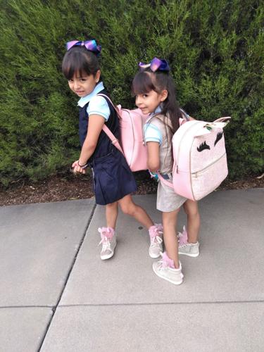 Regreso a clases, Annyeliz y Anneyliz