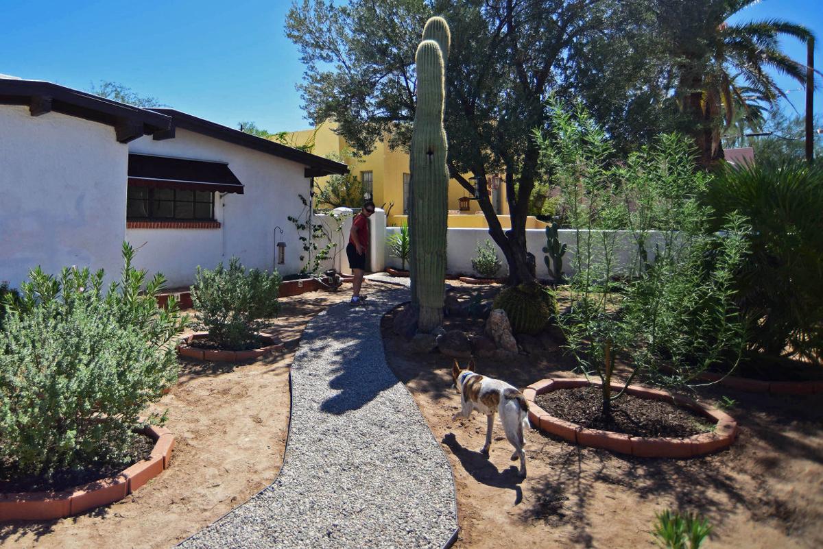 Volunteers work on veteran's home | | tucson.com